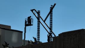 Le X géant a été retiré du toit du siège de Twitter à San Francisco, le 31 juillet.