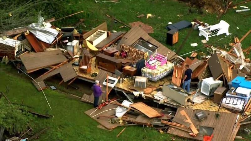 Les dégâts, ici filmés à Vilonia dans l'Arkansas le 29 avril, sont comme le montrent ces images, très importants.