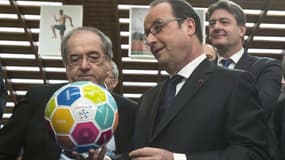 François Hollande aux côtés de Noël Le Graët, président de la Fédération française de football, à l'INSEP.