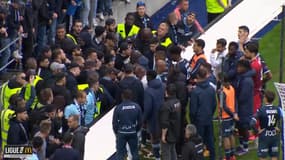 La discussion entre les joueurs et les supporteurs du Havre après la défaite contre Lyon, le 20 octobre 2024.