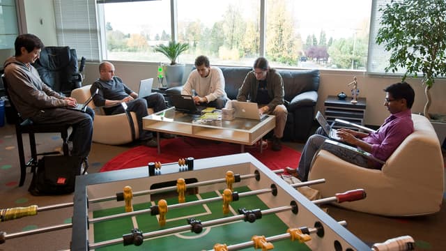 En plus d'offrir des espaces de détente dans leurs bureaux, les géants de la Silicon Valley offrent de multiples avantages à leurs salariés ... histoire de doper leur productivité.