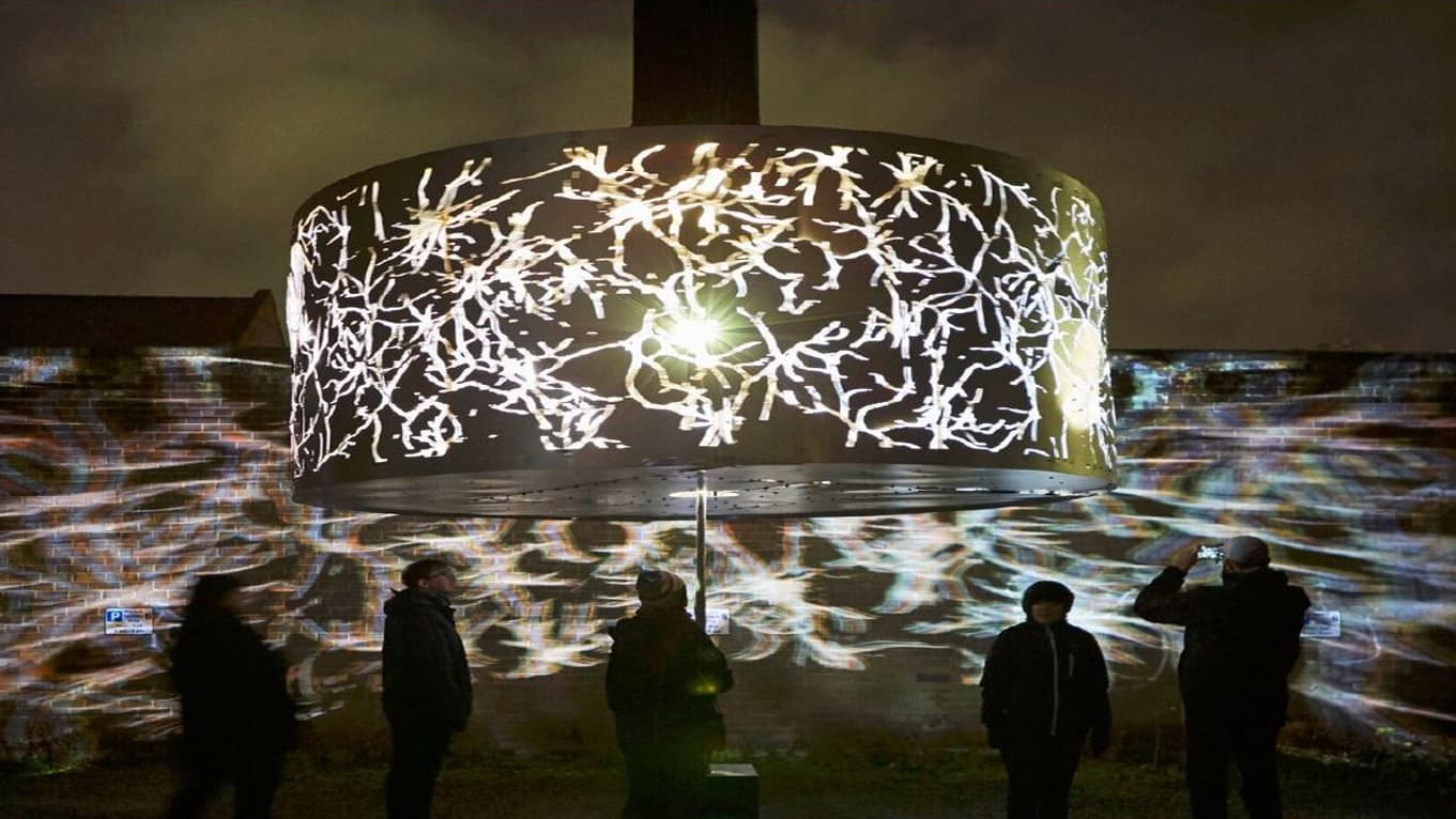 L'installation Celestial Brainstorm d'Amelia Kosminsky est annoncée pour cette 25e édition de la Fête des lumières à Lyon. L'installation Celestial Brainstorm d'Amelia Kosminsky est annoncée pour cette 25e édition de la Fête des lumières à Lyon.