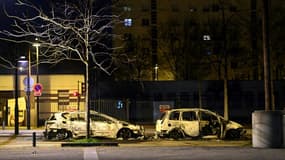 Voitures calcinées après les violences urbaines, le 6 mars 2021 à Bron, en banlieue lyonnaise