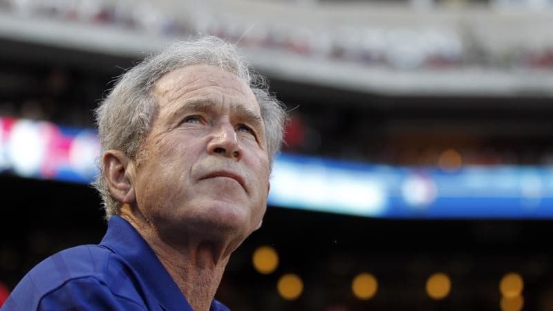 L'ancien président américain George W. Bush a subi avec succès mardi une opération cardiaque consistant à placer un stent pour dégager une artère obstruée, rapportent les médias locaux. /Photo prise le 30 avril 2013/REUTERS/Mike Stone