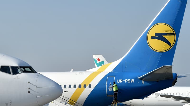 La compagnie Ukraine International Airlines a indiqué bannir la passagère de ses prochains vols.