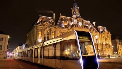Le futur tram, place de la Mairie