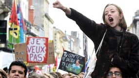 Lles organisations de jeunesse, à la pointe du mouvement contre la loi travail entré dans sa cinquième semaine, demandent des mesures concrètes au gouvernement, qui les reçoit mercredi.