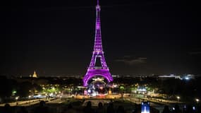 La Tour Eiffel, en rose, à l'occasion du 1er octobre 2018, pour la journée de lutte contre le cancer du sein. 