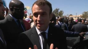 Au Sénégal, Macron inaugure un collège et souligne l'importance de l'éducation  