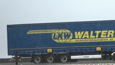Chaque jour, des dizaines de migrants tentent d'entrer au Royaume-Uni en se cachant dans des camions. (Photo d'illustration) - Philippe Huguen / AFP