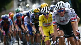 Tadej Pogacar et Nils Politt en tête du peloton du Tour de France - le 20/07/2025