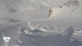 Pris dans une avalanche, ce snowboarder parvient à s'en échapper
