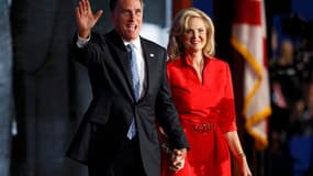 Mitt Romney et sa femme Ann, à Tampa en Floride. Le parti républicain a officiellement investi mardi, quelques heures après l'ouverture de la convention nationale du parti, Mitt Romney comme son candidat à l'élection présidentielle américaine du 6 novembr
