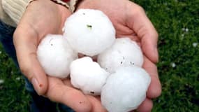 Des grêlons de la taille d'un oeuf, après un orage à Montbéliard le 9 juin 2010 (illustration)