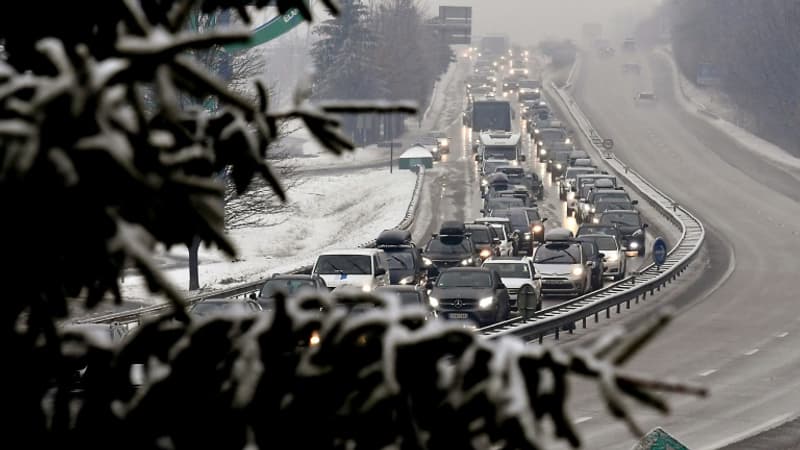 A89, A72... Entre neige et départs en vacances, ce samedi s'annonce 