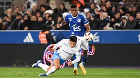 Joaquin CORREA et Gerzino NYAMSI lors de Strasbourg-OM, le 25 novembre 2023.