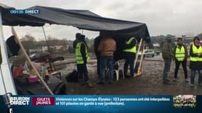 Des "gilets jaunes" occupent un rond-point à Villars (Loire) depuis 10 jours