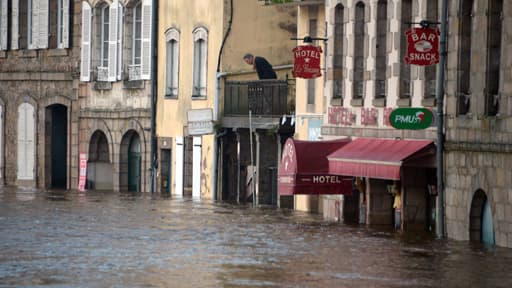 Les rues inondées de Quimperlé, dans le Finistère, le 2 janvier 2014.