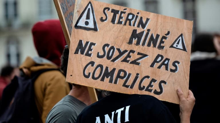 Manifestation à Nantes le 5 juin 2025  contre l'organisation d'un gala "La nuit du Bien commun", mouvement fondé notamment par le milliardaire conservateur Pierre-Édouard Stérin