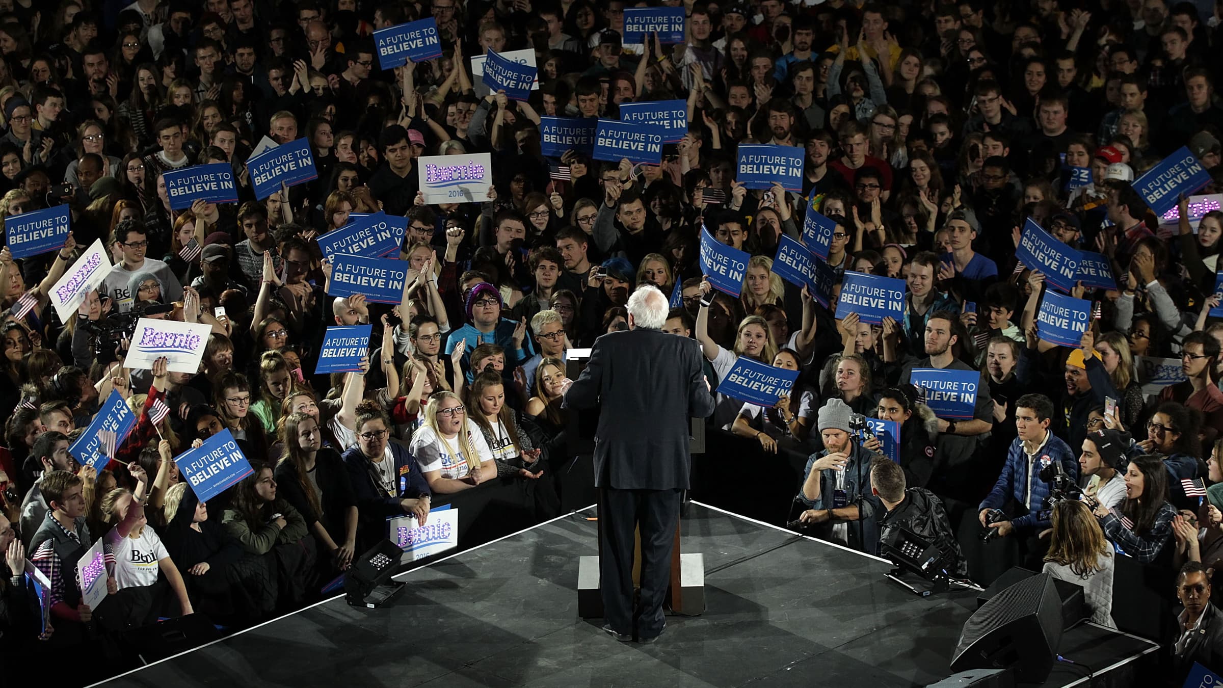 Le démocrate Bernie Sanders en meeting à l'Université d'Iowa, le 30 janvier. Le démocrate Bernie Sanders en meeting à l'Université d'Iowa, le 30 janvier.