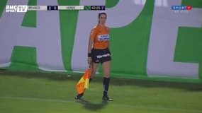 Denilson mime un coeur sur sa poitrine et manque de se faire expulser (d'un match de charité)