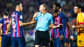 L'arbitre espagnol Antonio Mateu Lahoz, à Barcelone le 10 avril 2023