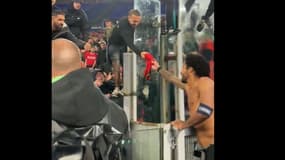 Dante donne son maillot à Alexy Bosetti après Lazio-Nice (4-1, Ligue Europa), le 3 octobre 2024