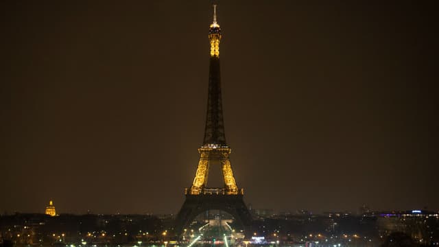 A 20h30 la Tour Eiffel s'éteindra ce samedi, comme ici en 2013.