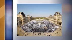 L'oeuvre de JR autour de la Pyramide du Louvre
