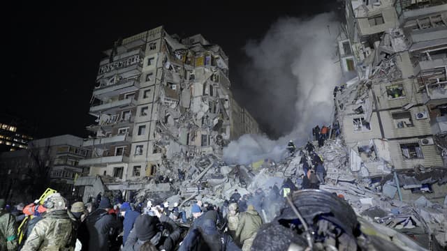 Au moins 40 personnes sont mortes à la suite d'une frappe russe sur un immeuble résidentiel de Dnipro, en Ukraine.