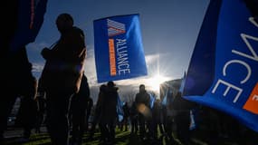 Des policiers manifestent à l'aéroport Toulouse-Blagnac pour le "jeudi noir"
