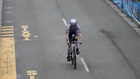 Un cycliste lors d'un triathlon, illustration