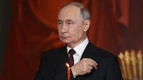 Vladimir Poutine assiste à un office religieux orthodoxe pour Pâques à Moscou, le 19 avril 2025.