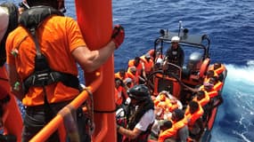 Des migrants secourus en mer Méditerranée par SOS Méditerranée et Médecins sans frontières en octobre 2019. 