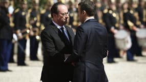 François Hollande et Emmanuel Macron lors de la passation de pouvoirs à l'Elysée, le 14 mai 2017.