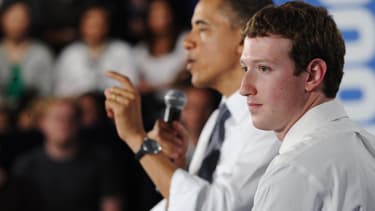 Barack Obama et Mark Zuckerberg lors d'une rencontre dans les locaux de Facebook, en 2011.