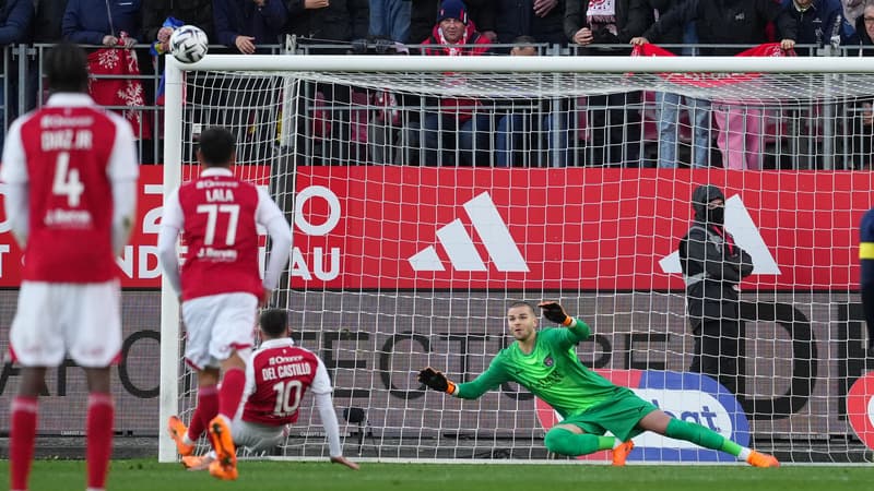 Main de Lee, jet de briquet, penalty complètement raté à cause d'une glissade: les dix...