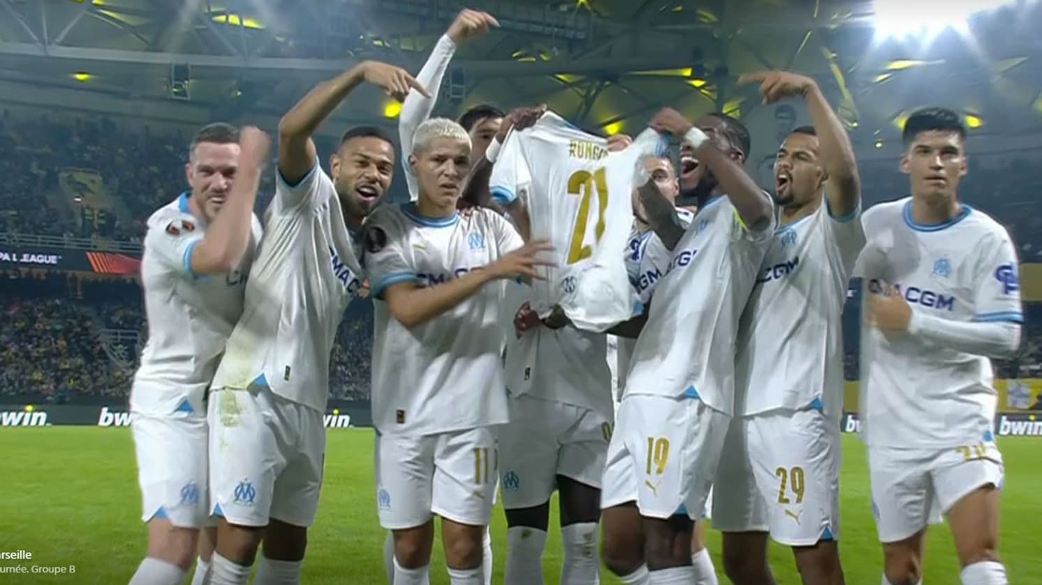 AEK Athènes-OM: le bel hommage des Marseillais à Rongier, absent plusieurs mois