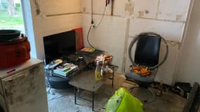La cave dans laquelle les deux principaux suspects ont passé plusieurs jours avant leur interpellation dimanche soir.  