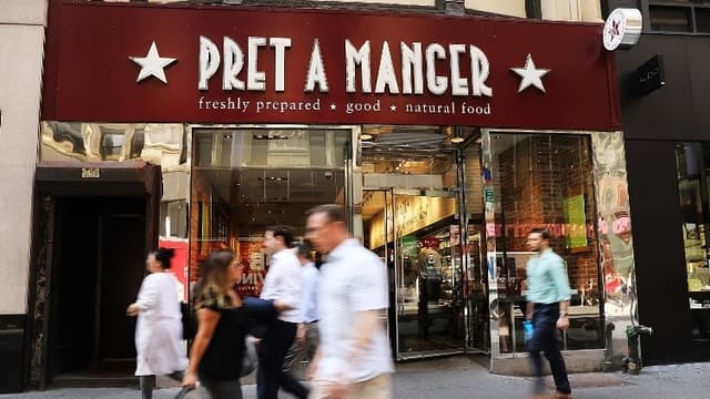 L'enseigne Pret A Manger est connue pour ses sandwiches, salades et autres plats préparés.