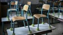 Une salle de classe vide dans une école parisienne le 30 avril 2020 (photo d'illustration)