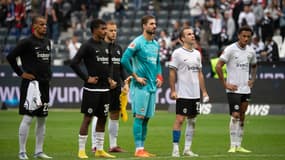 Les joueurs de l'Eintracht Francfort têtes basses après la défaite face à Wolfsburg, le 10 septembre 2022.