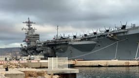L'USS George H. W. Bush dans le port de Marseille.