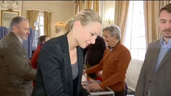 Vote de Marion Maréchal Le Pen dimanche à Carpentras. Vote de Marion Maréchal Le Pen dimanche à Carpentras.
