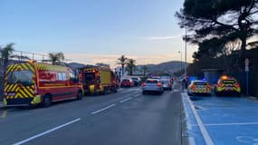 Les secours à Mandelieu-la-Napoule après le crash en mer d'un petit hélicoptère avec deux personnes à bord le, 11 janvier 2024.