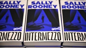 Des exemplaires d'"Intermezzo", le dernier livre de l'écrivaine irlandaise Sally Rooney, vendus dans une librairie de Londres le 24 septembre 2024