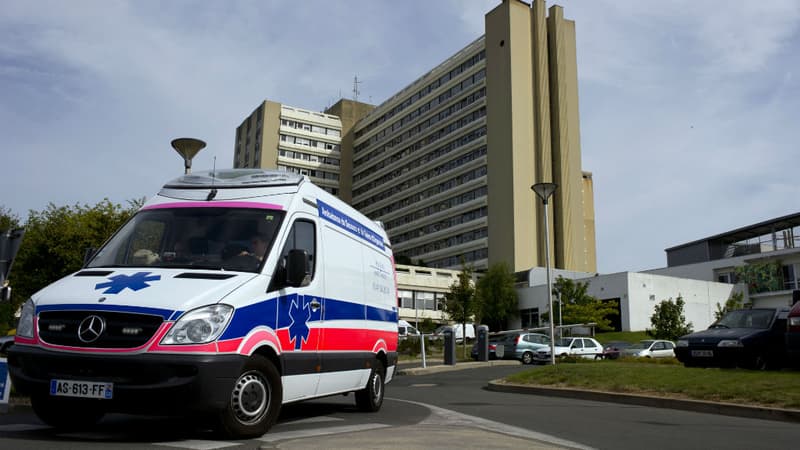 Après avoir accouché sur le bord de la route, la mère et son bébé ont été emmenés au CHU de Poitiers.