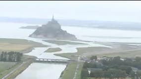 BFMTV survole le Mont-Saint-Michel bloqué par les agriculteurs en colère