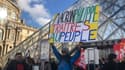  Des grévistes ont bloqué le Louvre pour protester contre la réforme des retraites 