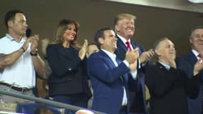 Donald Trump hué alors qu'il assistait à un match de baseball à Washington